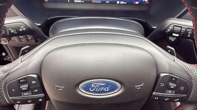 Usata Ford Focus ST-Line 125 CV (91 kW) 2023 Magnetic grey Berlina