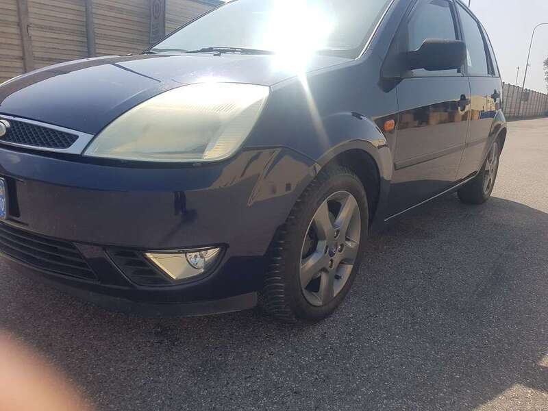 Usato 2002 Ford Fiesta 1.4 Benzin 79 CV (3.000 €)