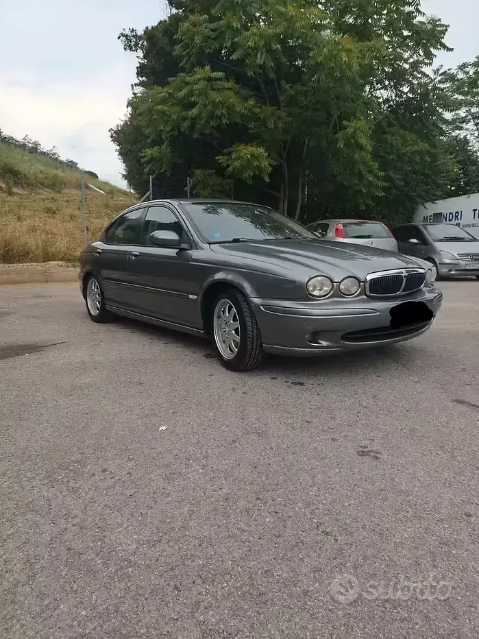 Usata Jaguar X-type 196 CV (144 kW) 2004 Grigio Berlina