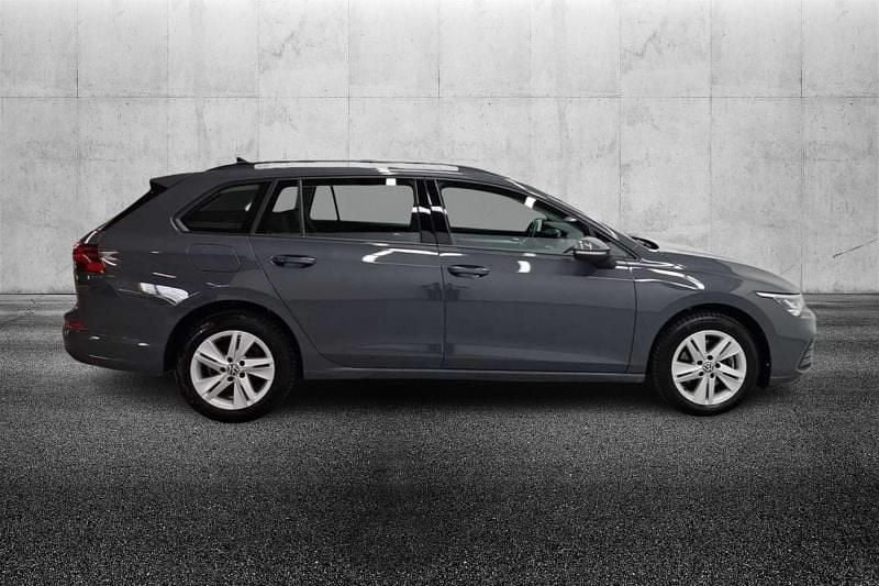 Usata VW Golf VIII Life 116 CV (85 kW) 2023 Grigio metallizzato Station wagon