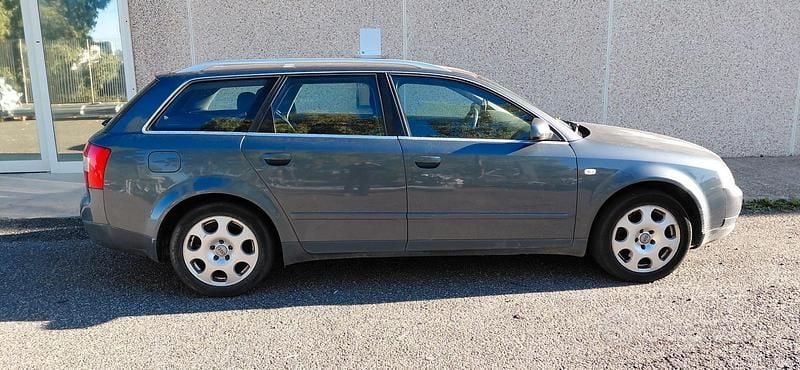 Blu Usata 2004 Audi A4 Comfort Station wagon | 1000 € (Buon prezzo) - Immagine 1/4