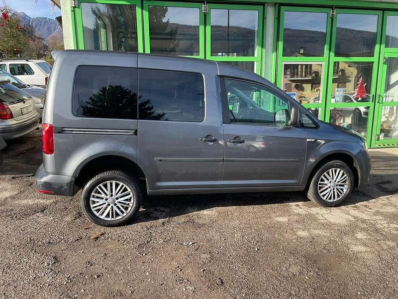 Usata VW Caddy 150 CV (110 kW) 2019 Grigio Monovolume