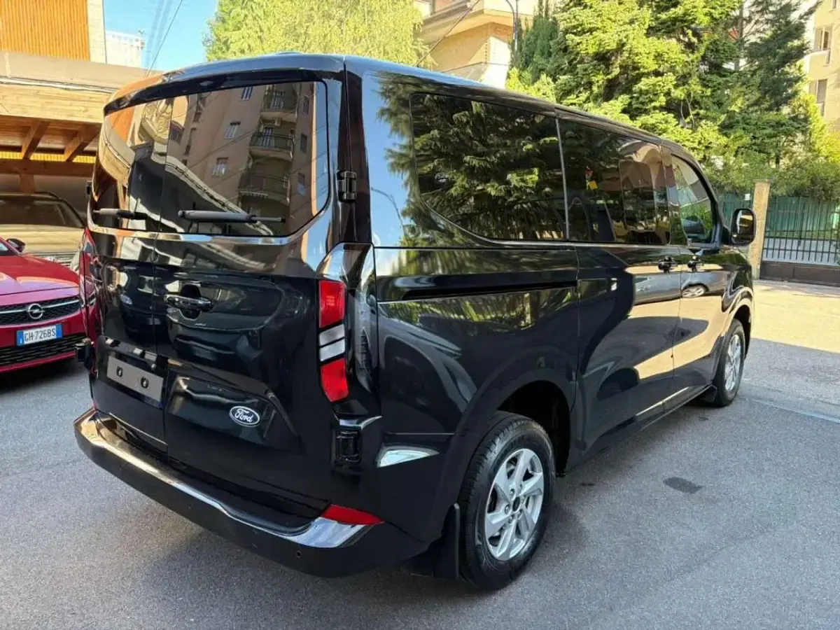 Usata Ford Transit Custom Titanium 136 CV (100 kW) 2025 Nero Station wagon