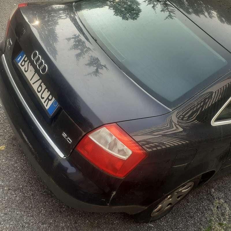 Usata Audi A4 Ambiente 131 CV (96 kW) 2001 Blu/azzurro Berlina