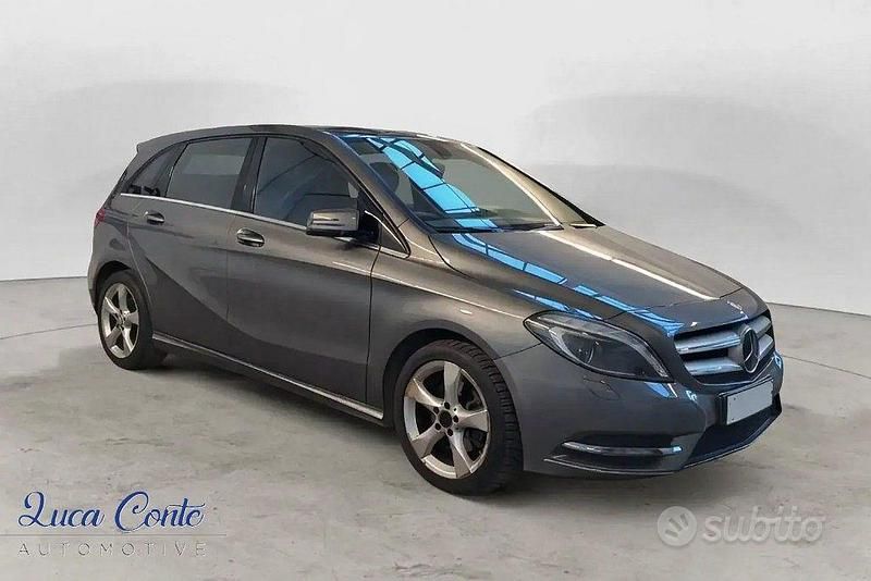 Usata Mercedes B180 Premium 122 CV (89 kW) 2013 Grigio Utilitaria