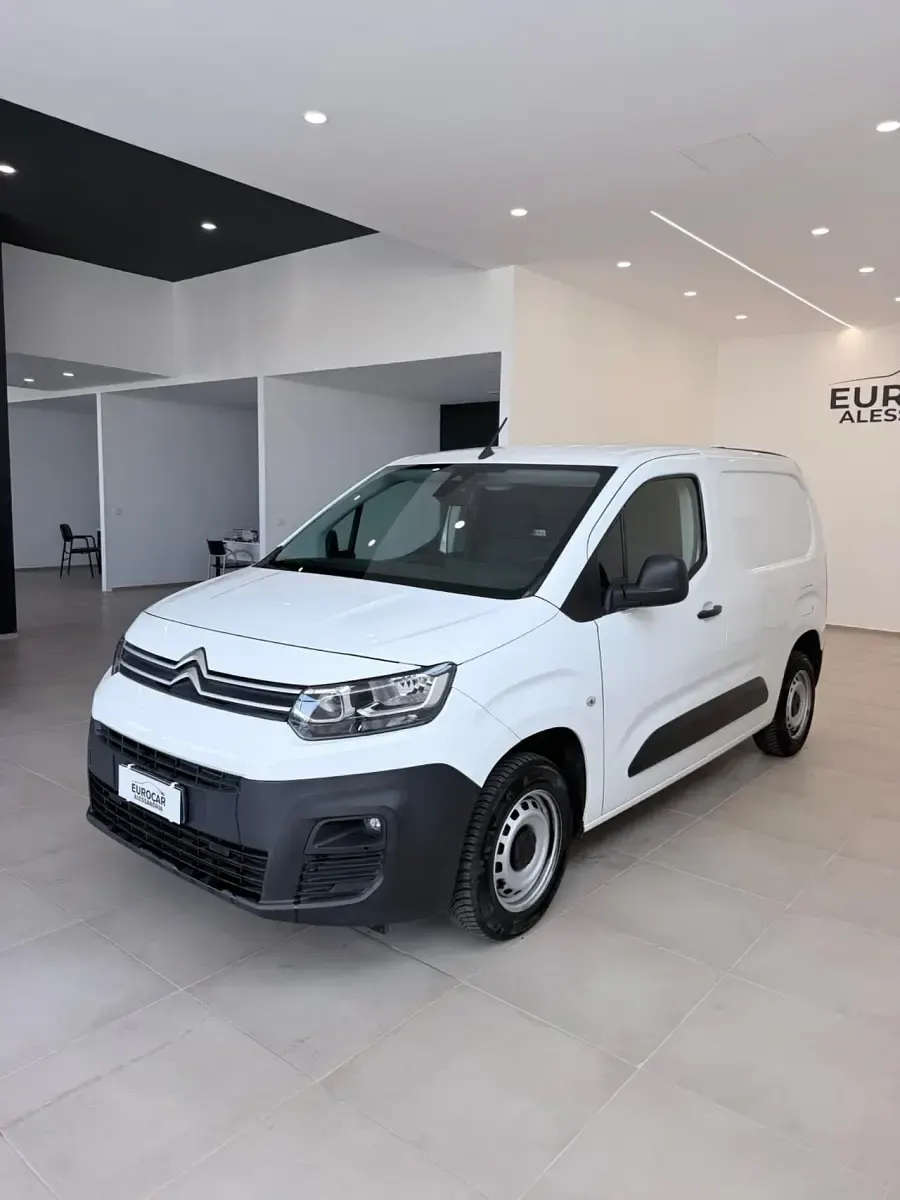 Usata Citroën Berlingo Feel 102 CV (75 kW) 2022 Bianco Monovolume