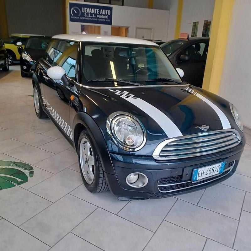 Nero Usata 2011 Mini Cooper D Due volumi | 4500 € (Ottimo prezzo) - Immagine 1/4