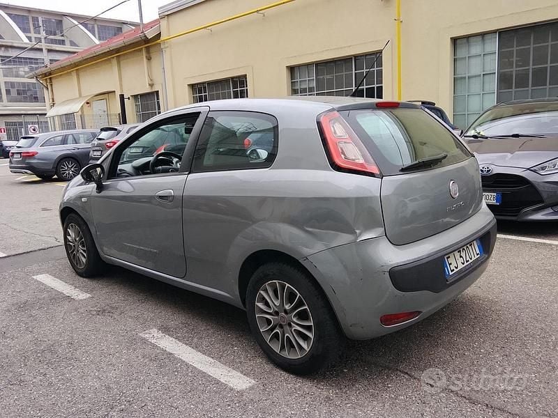 Usata Fiat Punto Evo 77 CV (56 kW) 2011 Grigio Utilitaria