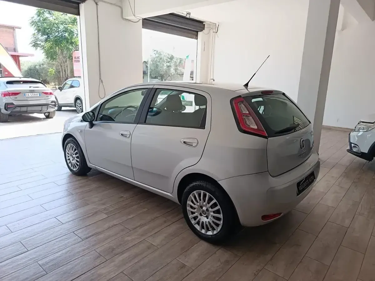 Usata Fiat Punto Lounge 85 CV (62 kW) 2014 Grigio Utilitaria