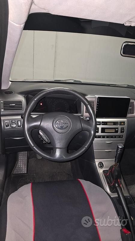 Usata Toyota Corolla 192 CV (141 kW) 2002 Grigio Berlina