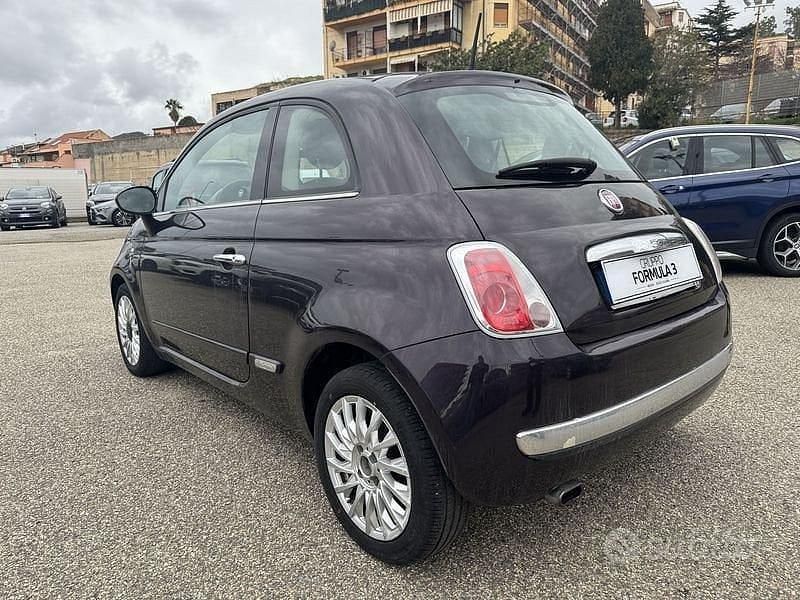 Begagnad Fiat 500 Lounge 69 HK (50 kW) 2013 Lila Sedan
