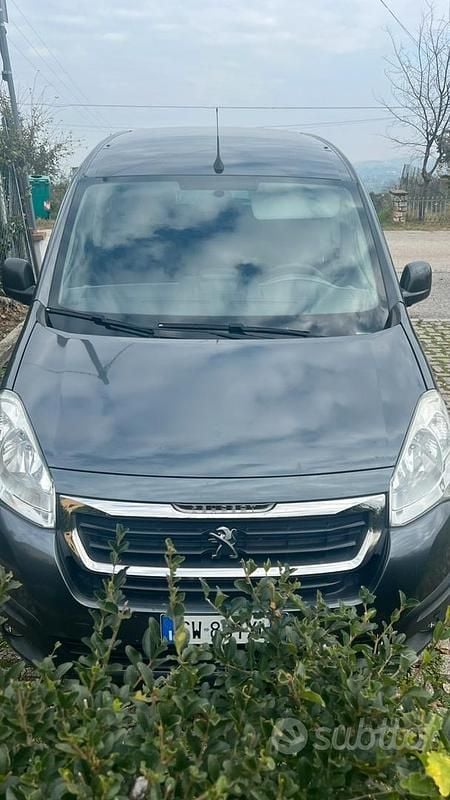Occasion Peugeot Partner 109 ch (80 kW) 2017 Bleue Monospace
