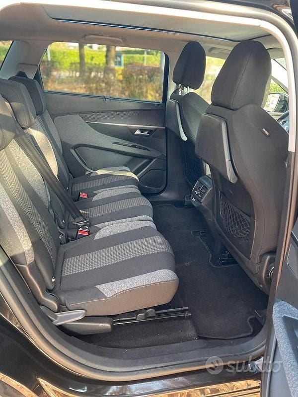 Usata Peugeot 5008 131 CV (96 kW) 2018 Nero Berlina