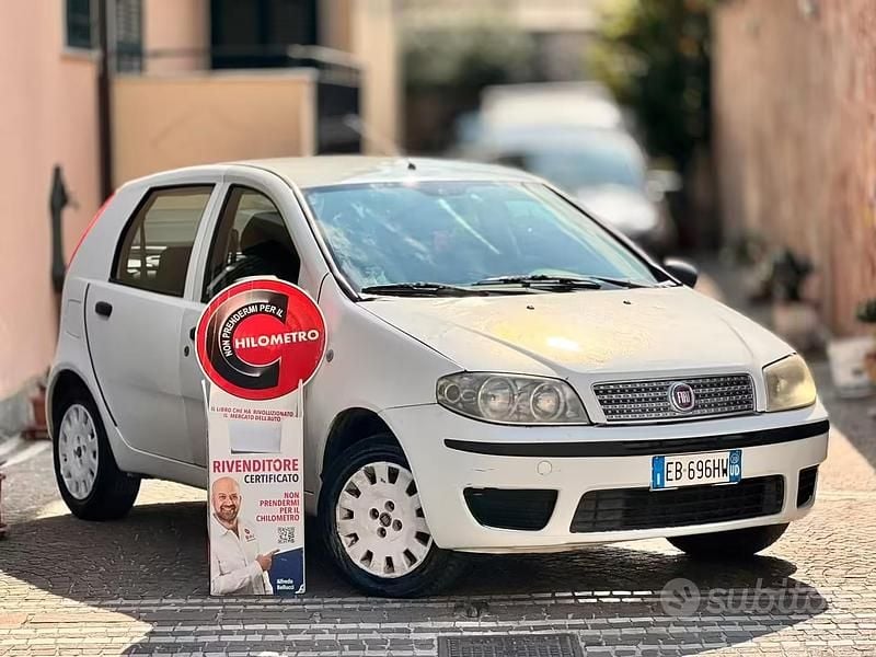 Usata Fiat Punto Active 59 CV (43 kW) 2010 Bianco Utilitaria