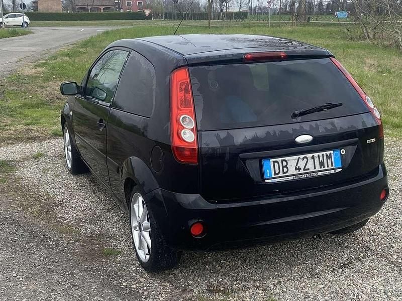 Usata Ford Fiesta Zetec 68 CV (50 kW) 2006 Utilitaria