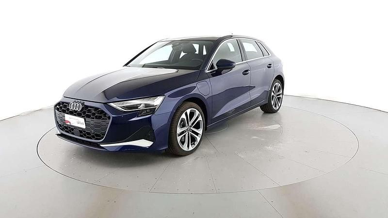 Blu navarra metallizzato Nuova 2025 Audi A3 Ambiente Tre volumi | 48.300 € (Molto cara) - Immagine 1/4