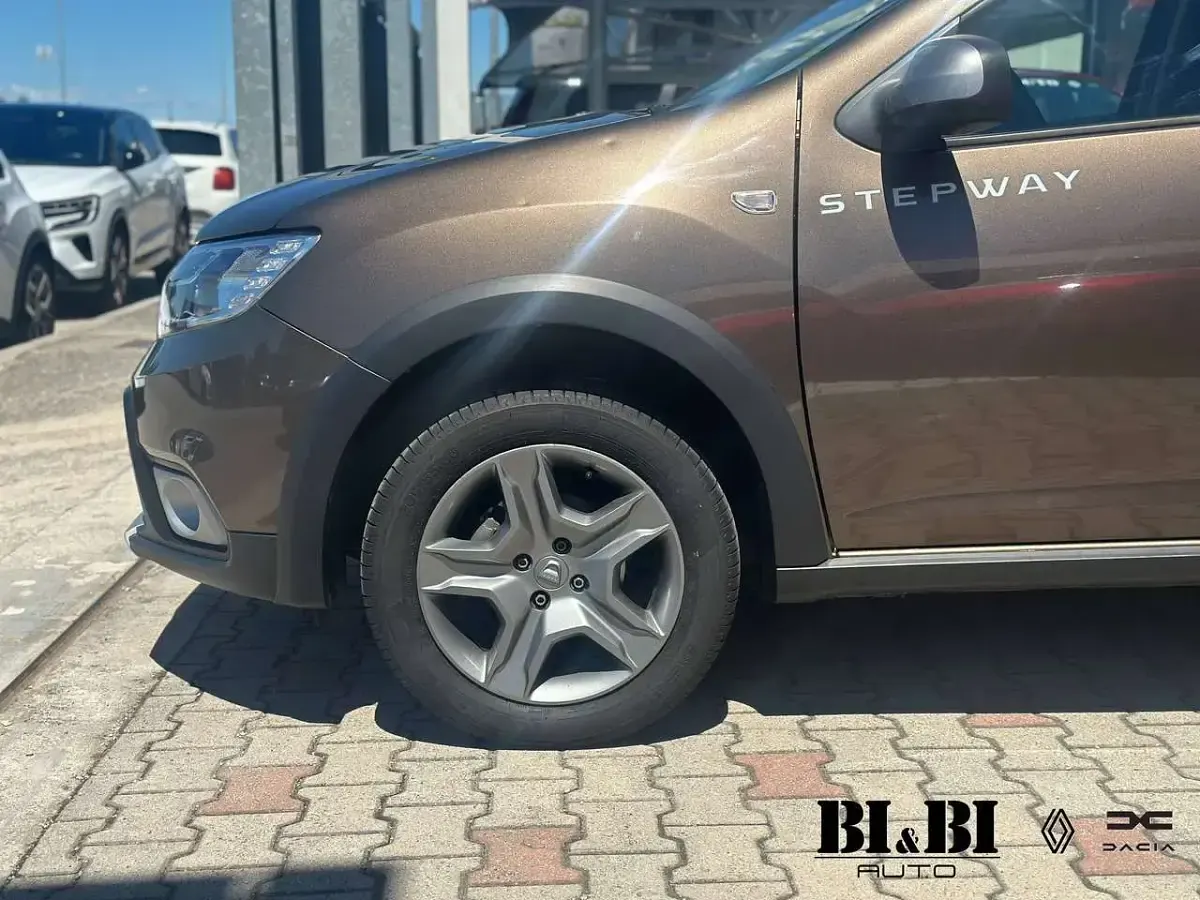 Usata Dacia Sandero Comfort 90 CV (66 kW) 2019 Marrone Berlina