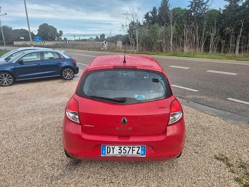 Usata Renault Clio II 75 CV (55 kW) 2009 Rosso Berlina