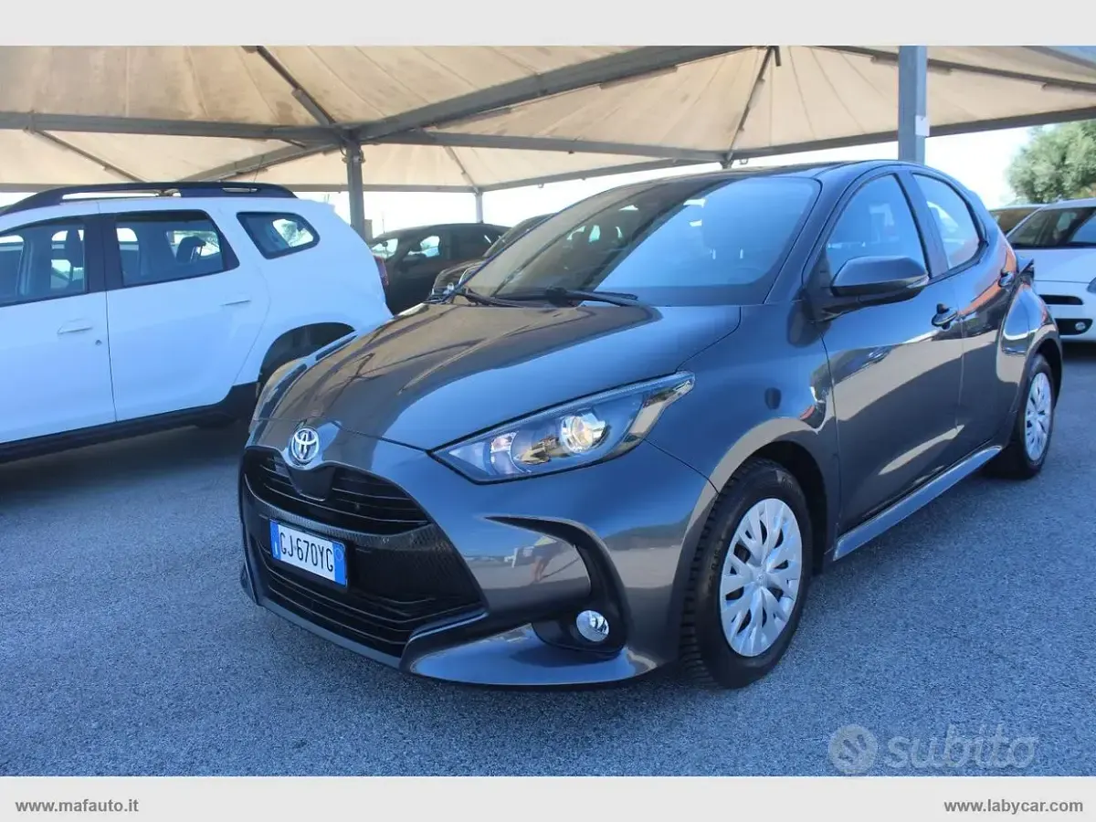 Usata Toyota Yaris Hybrid Business Edition 73 CV (53 kW) 2022 Berlina