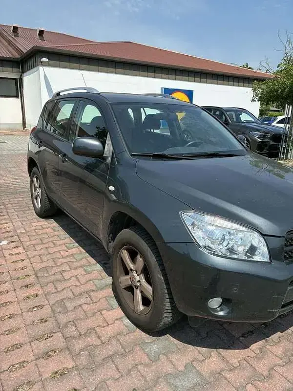 Usata Toyota RAV4 Luxury 152 CV (111 kW) 2009 Grigio SUV