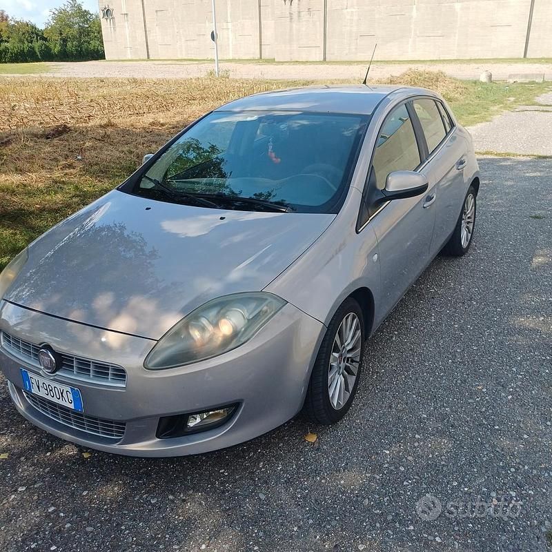 Usata Fiat Bravo 105 CV (77 kW) 2019 Marrone Utilitaria