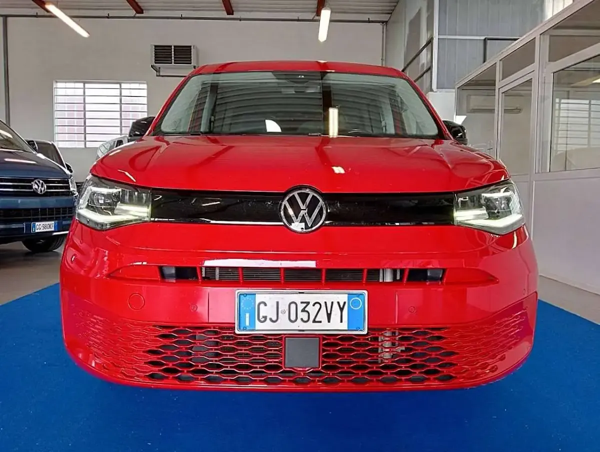 Usata VW Caddy 122 CV (89 kW) 2022 Rosso Monovolume