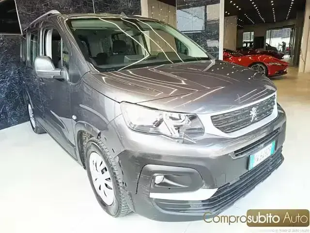 Usata Peugeot Rifter Active 102 CV (75 kW) 2019 Grigio Monovolume