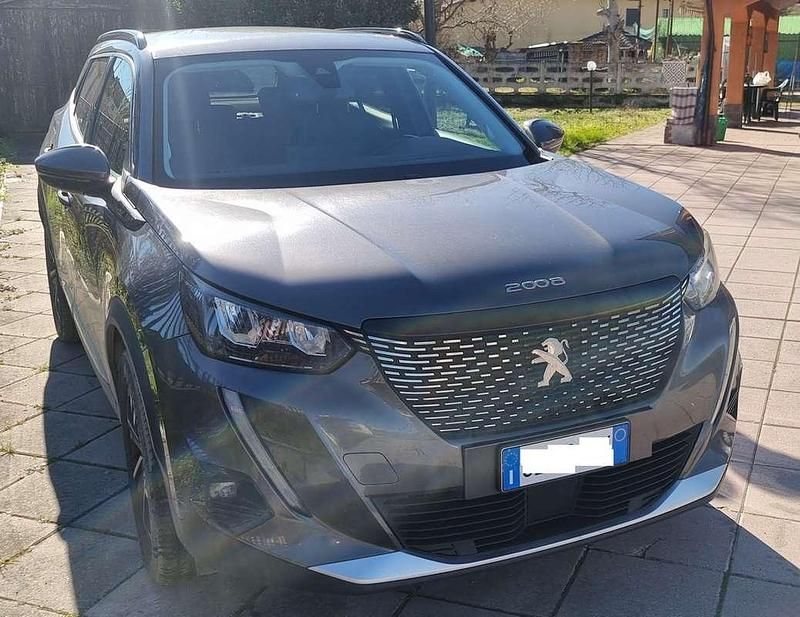 Usata Peugeot 2008 Allure 102 CV (75 kW) 2021 Grigio SUV