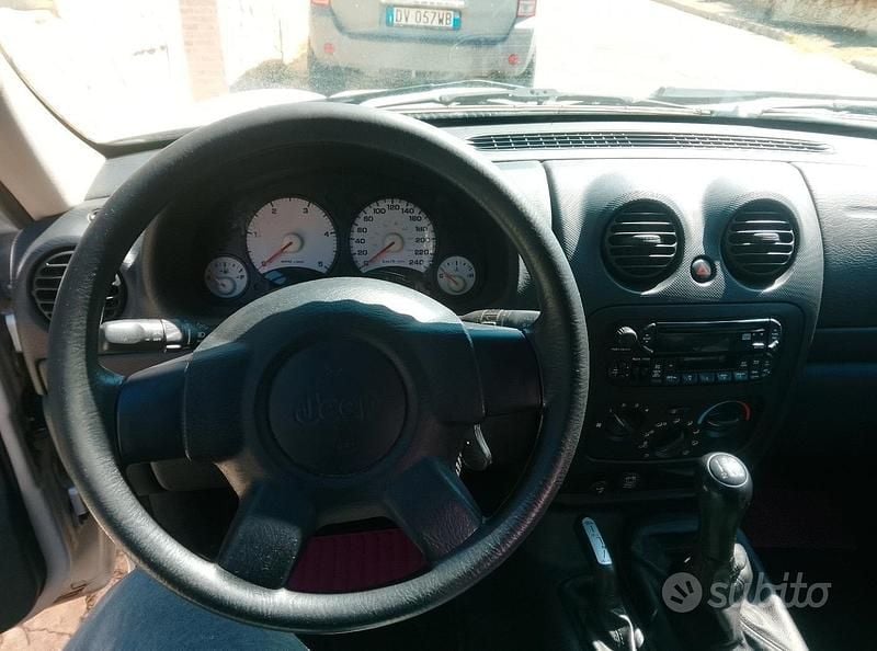 Usata Jeep Cherokee 143 CV (105 kW) 2002 Grigio SUV