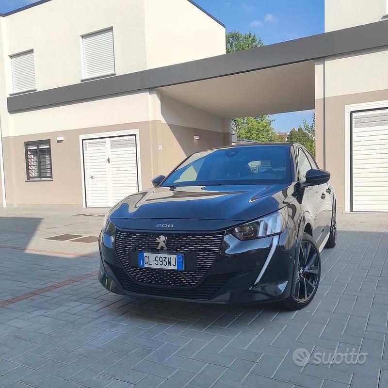 Nero Usata 2023 Peugeot 208 GT-line Due volumi | 19.600 € (Molto cara) - Immagine 1/4