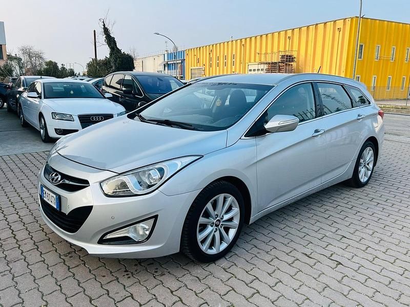 Usata Hyundai i40 Style 136 CV (100 kW) 2012 Grigio Station wagon