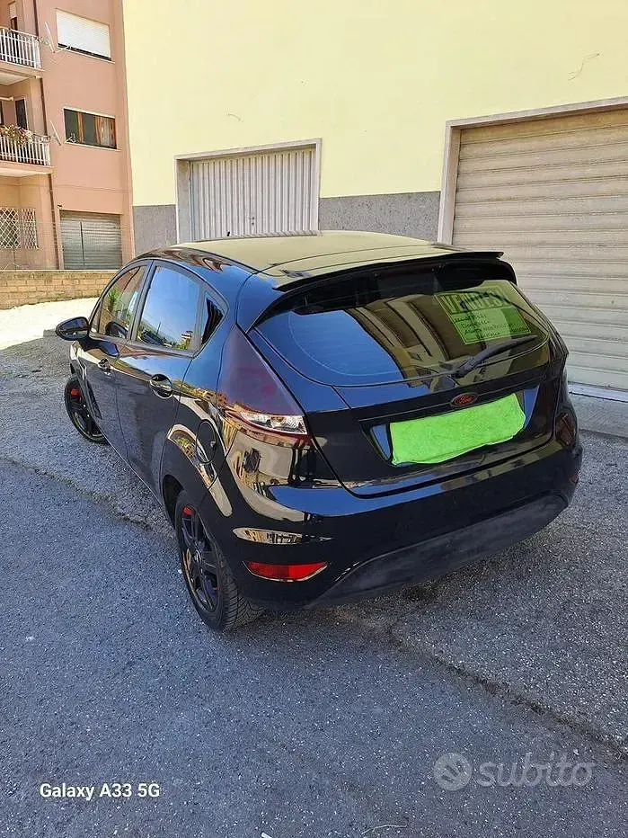 Usata Ford Fiesta 73 CV (53 kW) 2012 Nero Berlina
