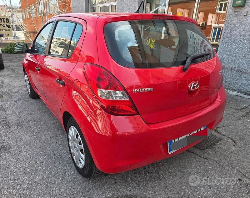 Usata Hyundai i20 Classic 78 CV (57 kW) 2012 Rosso Utilitaria