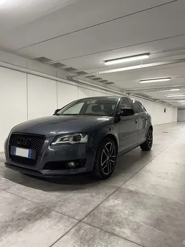 Usata Audi A3 Sportback Young 90 CV (66 kW) 2011 Bluazzurro Utilitaria