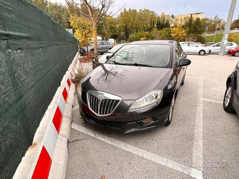 Marrone Usata 2010 Lancia Delta Due volumi | 2800 € (Super prezzo) - Immagine 1/4