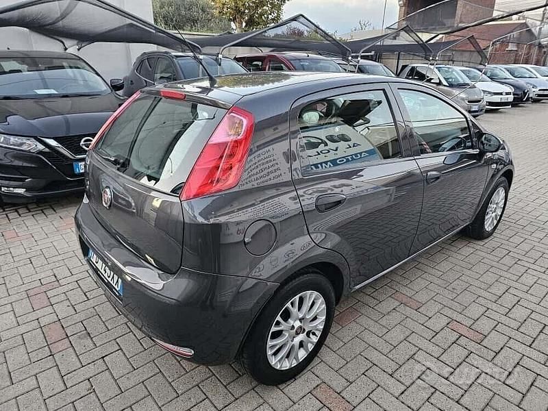 Usata Fiat Punto Lounge 69 CV (50 kW) 2015 Grigio Utilitaria