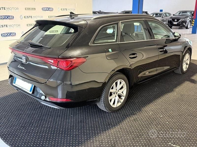 Käytetty Seat Leon Style 110 HP (80 kW) 2022 Musta Farmari