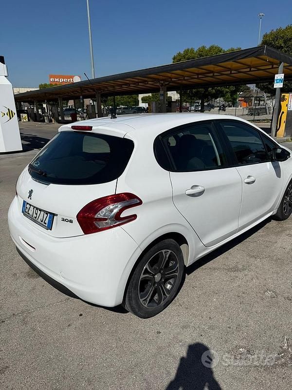 Usata Peugeot 208 68 CV (50 kW) 2015 Bianco Utilitaria