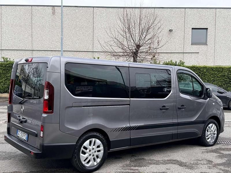 Usata Renault Trafic Intens 145 CV (106 kW) 2020 Grigio cassiopea metallizzato Monovolume