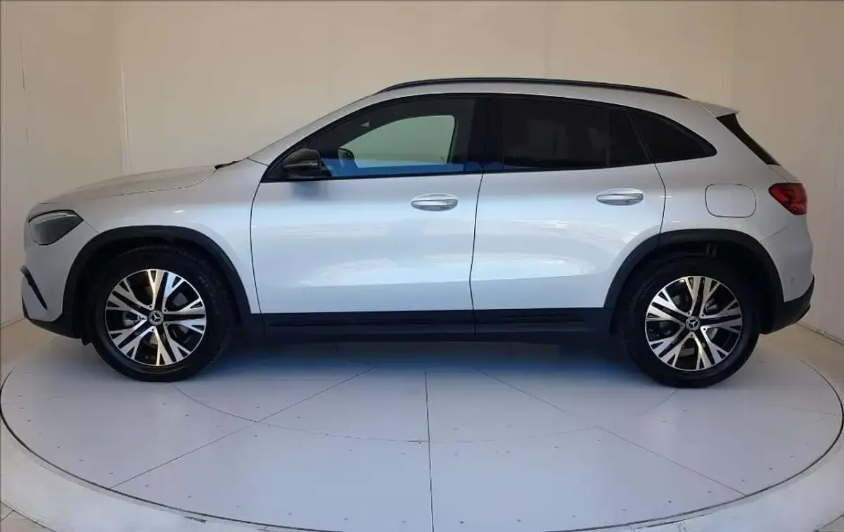 Usata Mercedes GLA180 Advanced 136 CV (100 kW) 2023 Argento metallizzato SUV