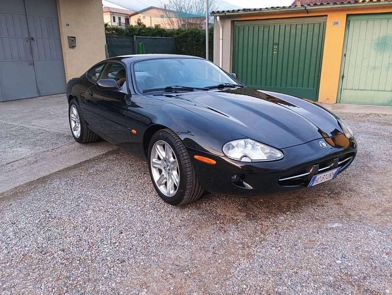 Usata Jaguar XK8 284 CV (208 kW) 1999 Nero Coupé