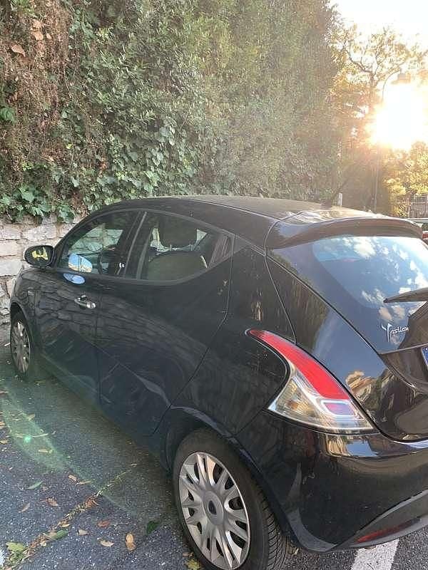 Usata Lancia Ypsilon Silver 69 CV (50 kW) 2016 Utilitaria