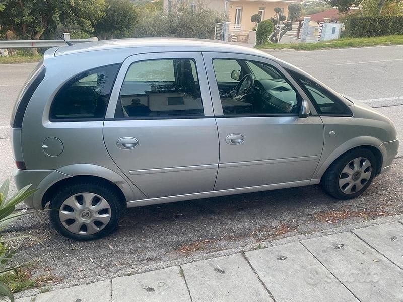 Usata Opel Meriva 2008 Grigio Monovolume