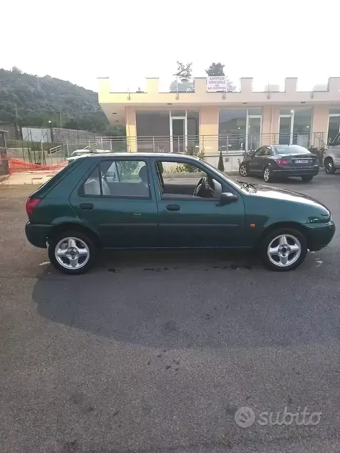 Usata Ford Fiesta 75 CV (55 kW) 1998 Verde Utilitaria