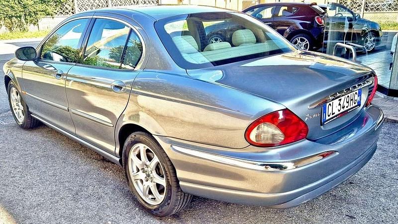 Usata Jaguar X-type Executive 156 CV (114 kW) 2003 Grigio Berlina