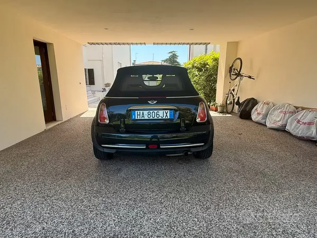 Usata Mini Cooper Cabriolet 116 CV (85 kW) 2025 Nero Cabrio