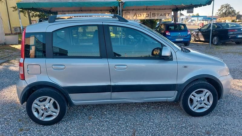 Begagnad Fiat Panda Trekking 69 HK (50 kW) 2011 Grå Halvkombi