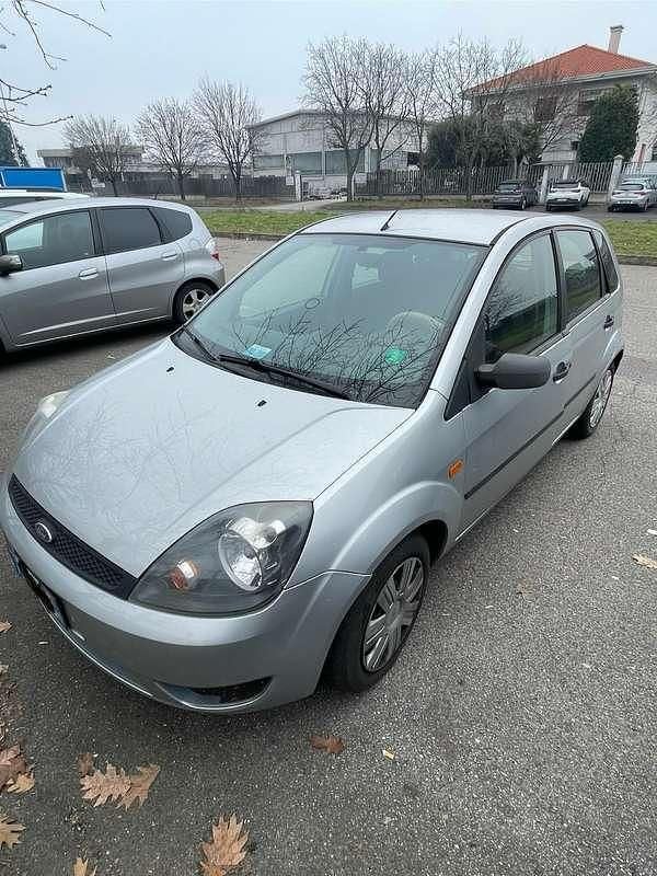 Usata Ford Fiesta Ambiente 75 CV (55 kW) 2002 Utilitaria