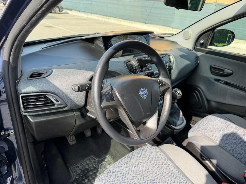 Usata Lancia Ypsilon 69 CV (50 kW) 2022 Blu Utilitaria