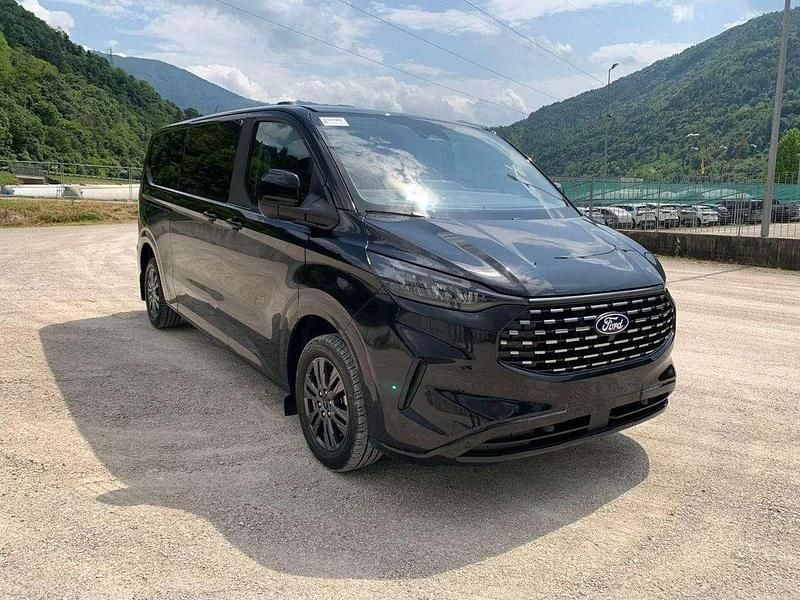 Usata Ford Tourneo Titanium 136 CV (100 kW) 2024 Nero Monovolume